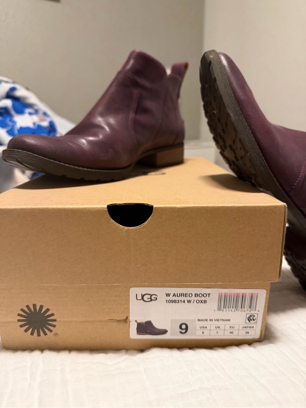 UGG Women's Aureo Chelsea Ankle Boots in Oxblood 9